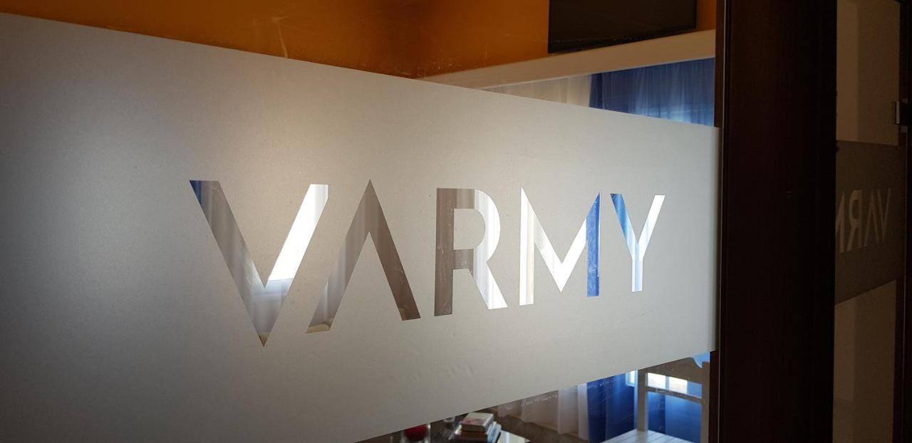 Varmy Ierapetra  Luaran gambar