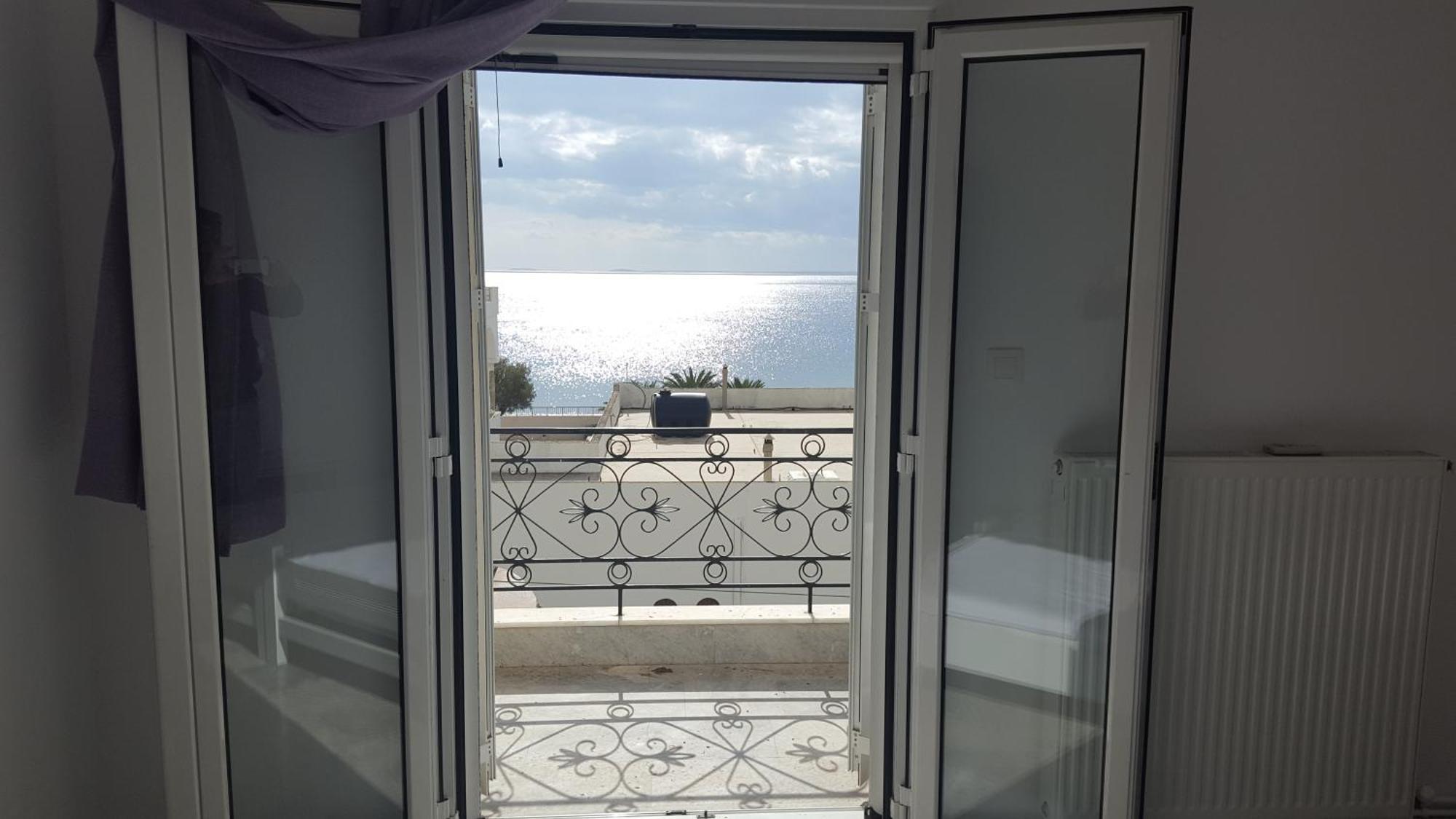Varmy Ierapetra  Luaran gambar