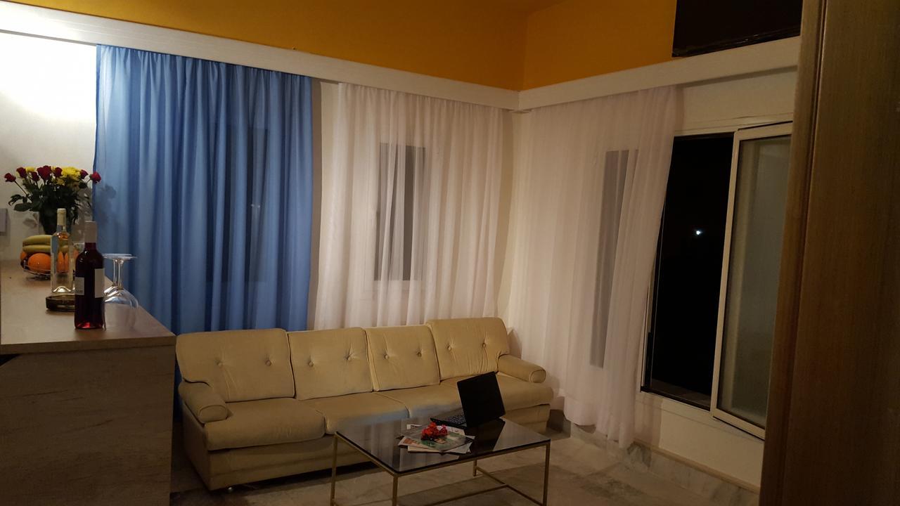 Varmy Ierapetra  Luaran gambar